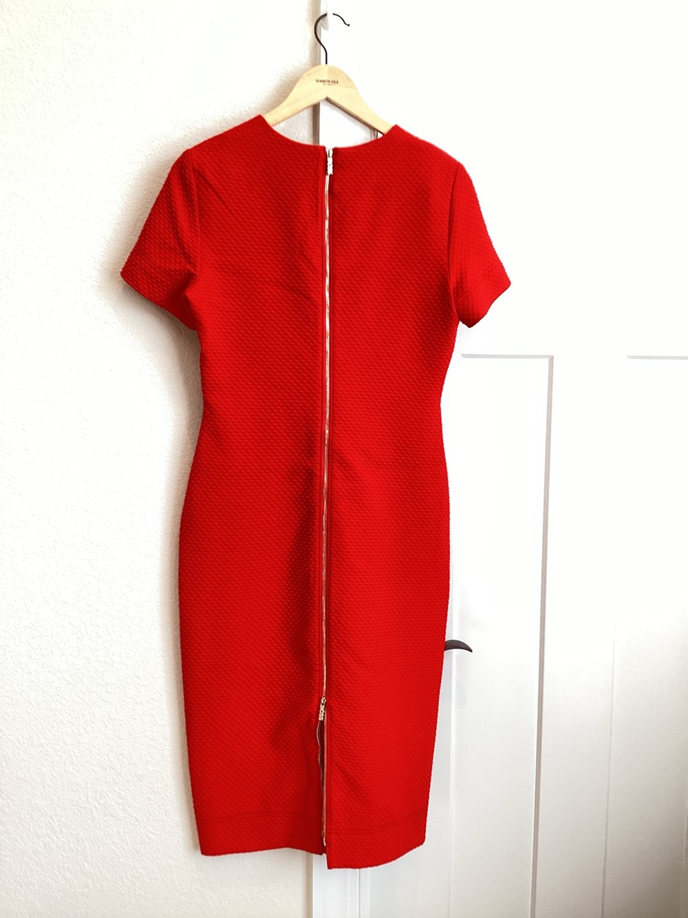 BOSS Zippered Textured Short Sleeve Midi Sheath Dress Red Gold Size 6